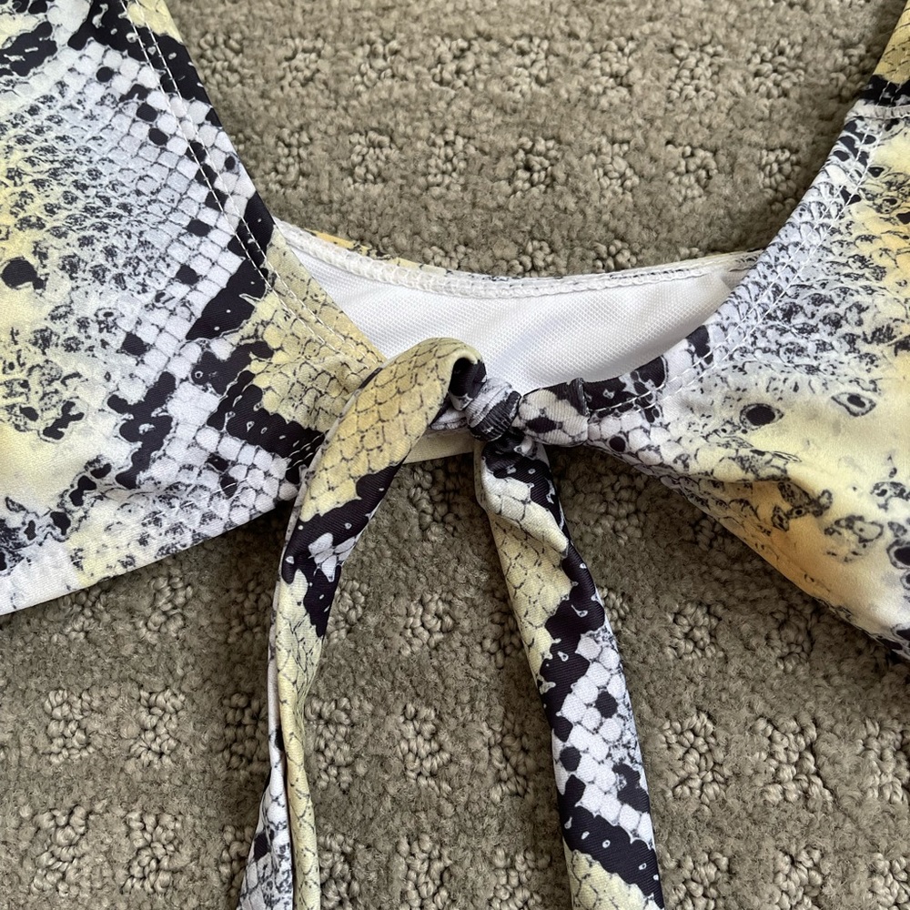 Missguided Snake Print Ruffled Bikini Top - Picture 4 of 6
